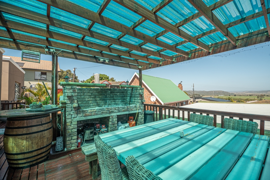 4 Bedroom Property for Sale in Fraaiuitsig Western Cape